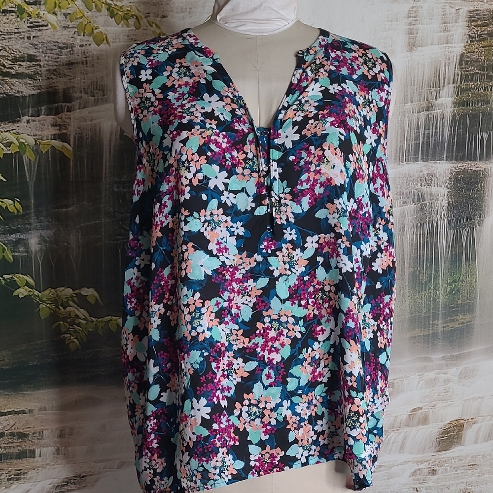 Maurices Womens 3 dark floral lightweight sleeveless flowy blouse
